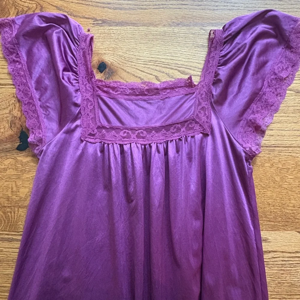 Vintage Gilead petite medium Elegant Purple Nightgown - Picture 3 of 13